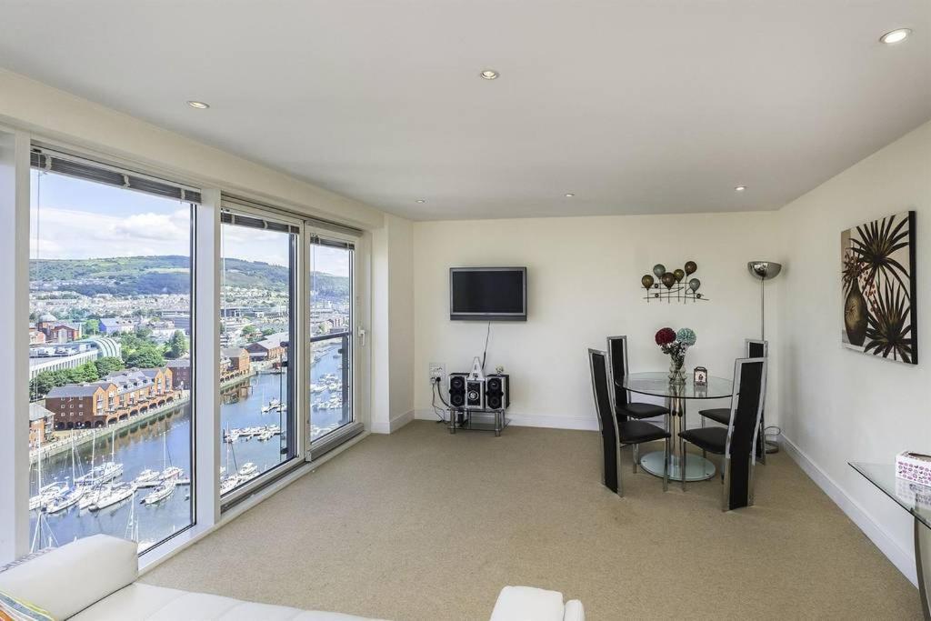 Apartmán Beach On The Doorstep Meridian Tower Marina Swansea Exteriér fotografie