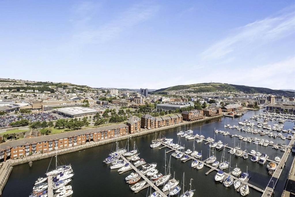 Apartmán Beach On The Doorstep Meridian Tower Marina Swansea Exteriér fotografie