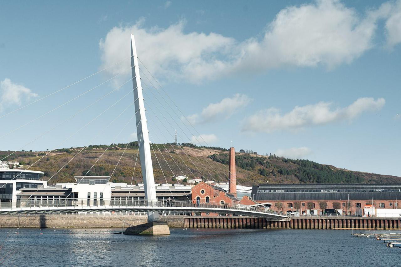 Apartmán Beach On The Doorstep Meridian Tower Marina Swansea Exteriér fotografie